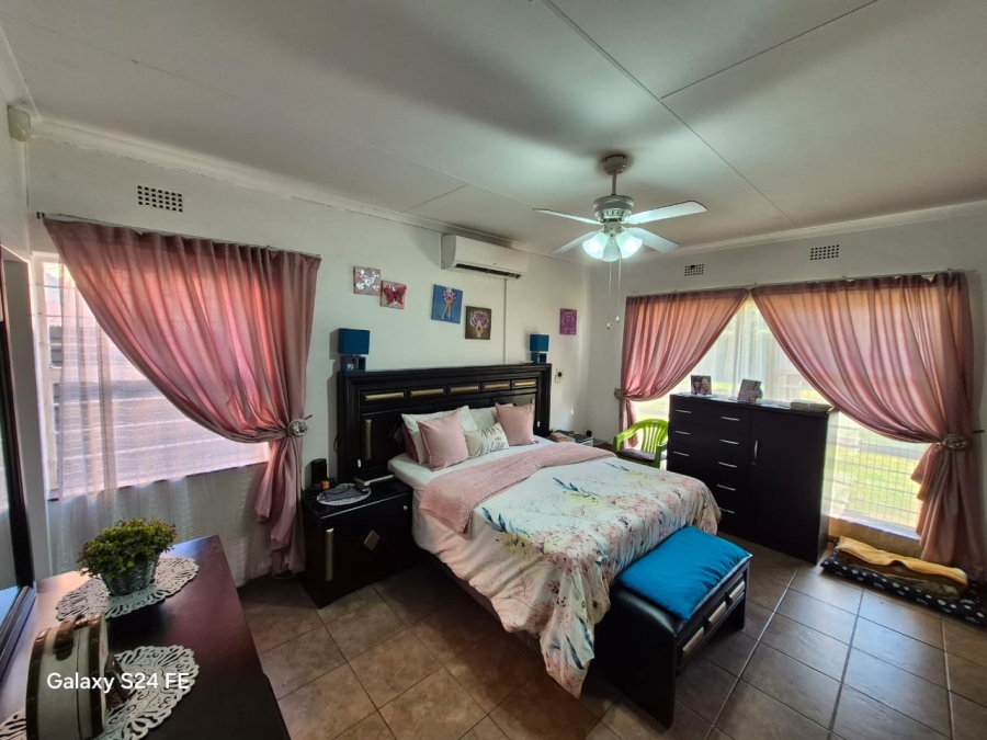 3 Bedroom Property for Sale in Geelhoutpark North West